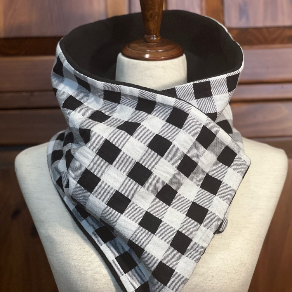 Elegant Black and White Checkered Scarf